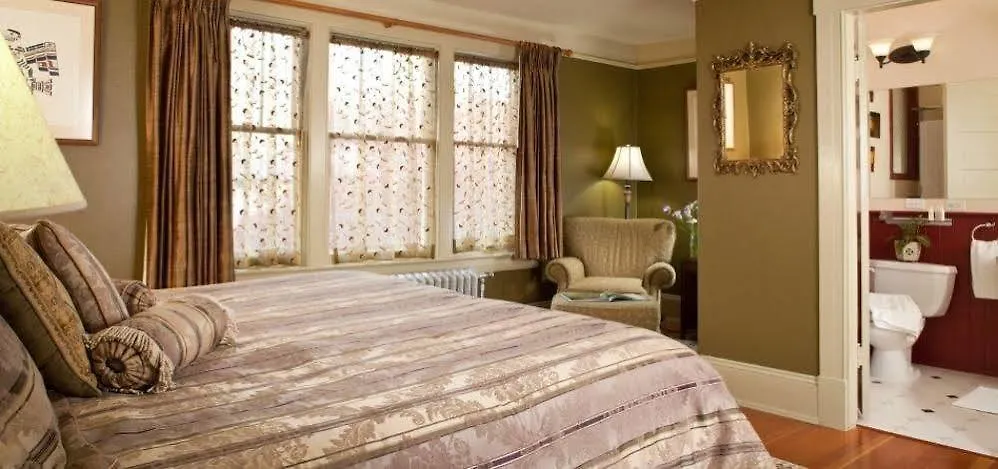 Abbeymoore Manor Виктория